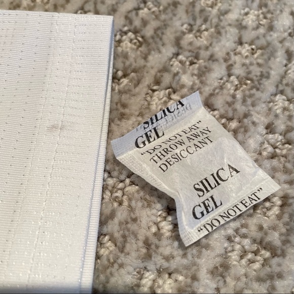 NWT Women’s L Urban Outdoor Athletic Shirt. White pin dot pattern. - Picture 5 of 6